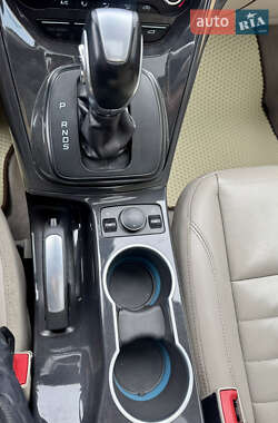 Внедорожник / Кроссовер Ford Escape 2014 в 