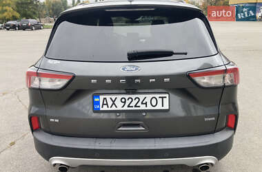 Позашляховик / Кросовер Ford Escape 2020 в 