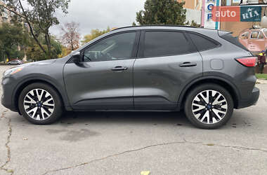 Позашляховик / Кросовер Ford Escape 2020 в 