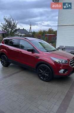 Внедорожник / Кроссовер Ford Escape 2017 в Львове