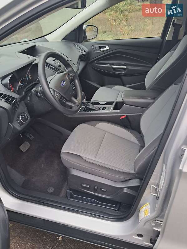 Внедорожник / Кроссовер Ford Escape 2017 в Сосновке