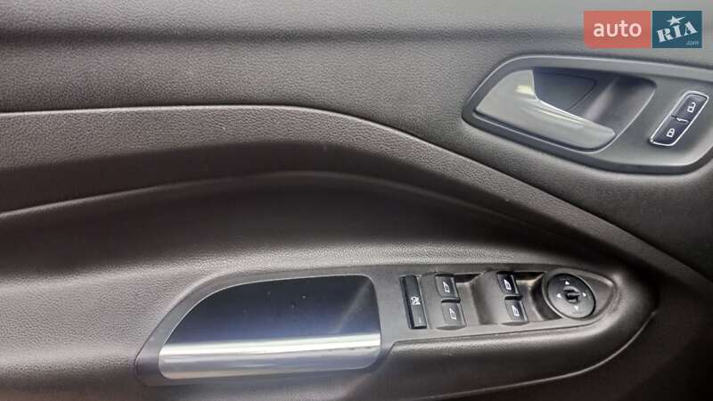 Внедорожник / Кроссовер Ford Escape 2015 в Измаиле