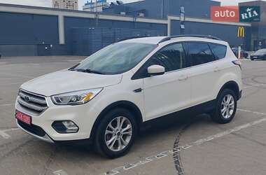 Внедорожник / Кроссовер Ford Escape 2017 в 