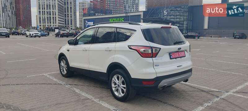 Позашляховик / Кросовер Ford Escape 2017 в Києві