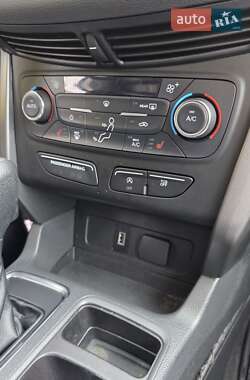 Внедорожник / Кроссовер Ford Escape 2016 в 