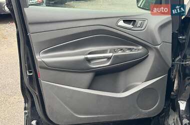 Внедорожник / Кроссовер Ford Escape 2019 в 