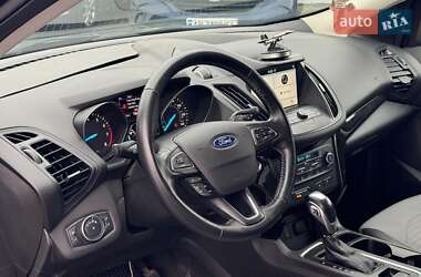 Внедорожник / Кроссовер Ford Escape 2019 в 
