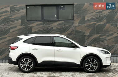 Позашляховик / Кросовер Ford Escape 2022 в 