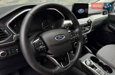 Позашляховик / Кросовер Ford Escape 2022 в 