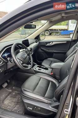 Внедорожник / Кроссовер Ford Escape 2020 в 