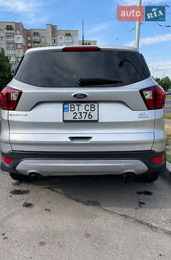 Внедорожник / Кроссовер Ford Escape 2019 в 