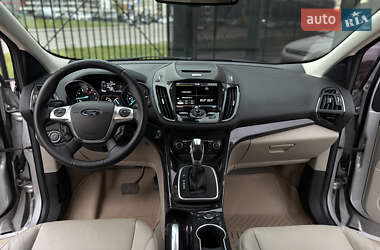 Позашляховик / Кросовер Ford Escape 2013 в 