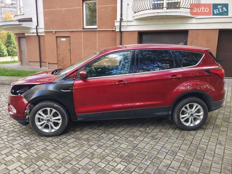Внедорожник / Кроссовер Ford Escape 2018 в Ивано-Франковске