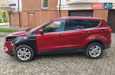 Позашляховик / Кросовер Ford Escape 2018 в 