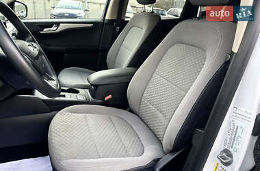 Внедорожник / Кроссовер Ford Escape 2019 в 