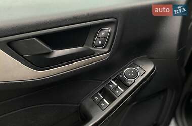 Позашляховик / Кросовер Ford Escape 2022 в 