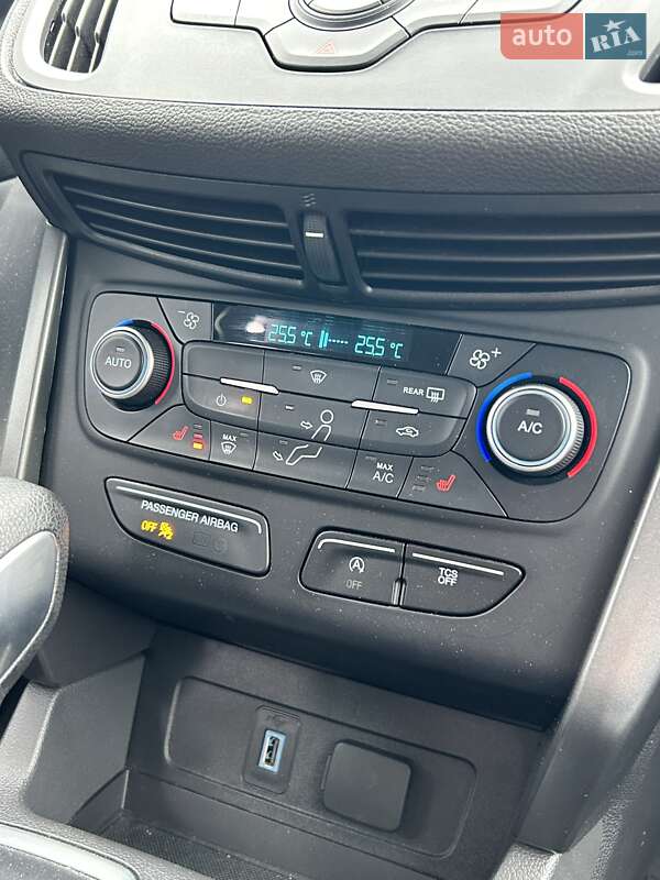 Внедорожник / Кроссовер Ford Escape 2017 в Сумах