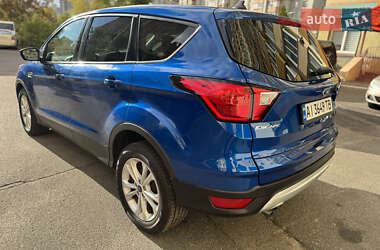 Внедорожник / Кроссовер Ford Escape 2019 в 