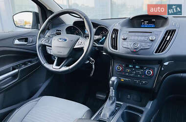 Внедорожник / Кроссовер Ford Escape 2017 в 