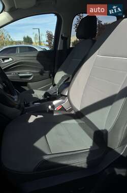 Позашляховик / Кросовер Ford Escape 2014 в 
