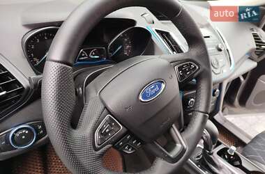 Внедорожник / Кроссовер Ford Escape 2018 в 