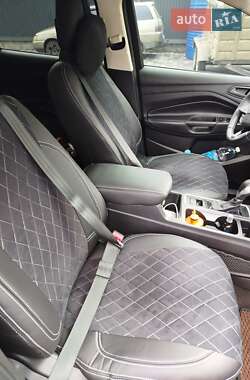 Внедорожник / Кроссовер Ford Escape 2018 в 