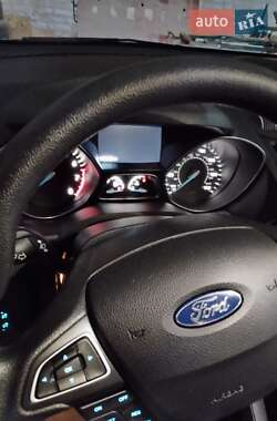 Внедорожник / Кроссовер Ford Escape 2018 в 
