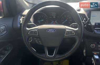 Внедорожник / Кроссовер Ford Escape 2019 в 