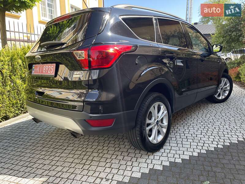 Внедорожник / Кроссовер Ford Escape 2018 в Стрые