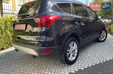 Внедорожник / Кроссовер Ford Escape 2018 в 