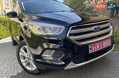 Внедорожник / Кроссовер Ford Escape 2018 в 