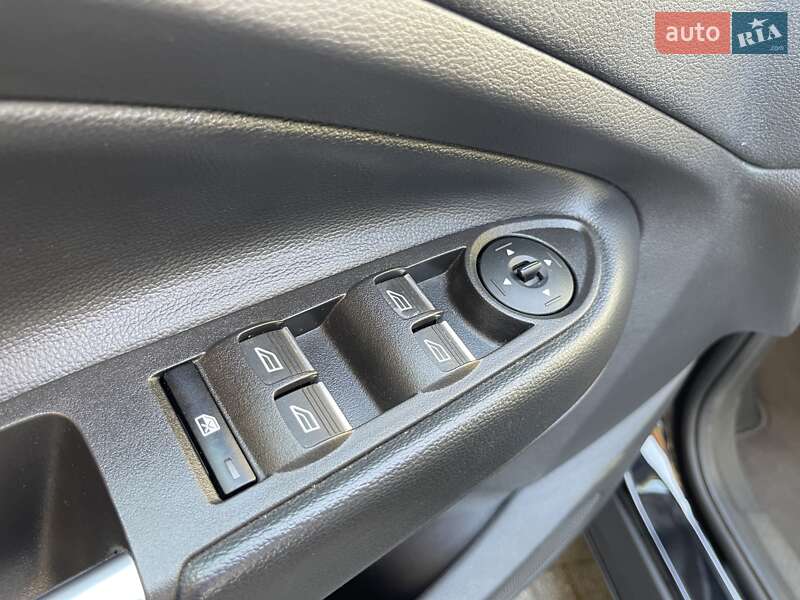 Внедорожник / Кроссовер Ford Escape 2018 в Стрые