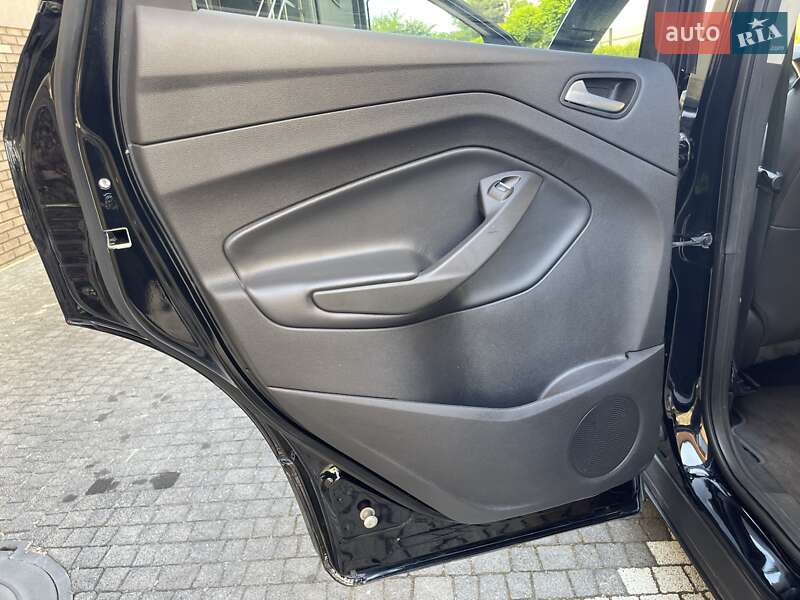 Внедорожник / Кроссовер Ford Escape 2018 в Стрые