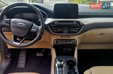 Внедорожник / Кроссовер Ford Escape 2020 в 