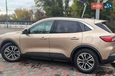 Внедорожник / Кроссовер Ford Escape 2020 в 