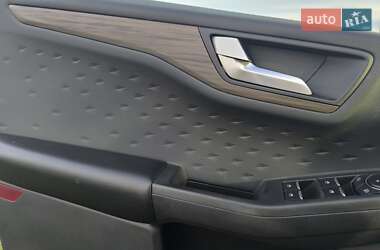 Внедорожник / Кроссовер Ford Escape 2020 в 