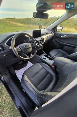 Внедорожник / Кроссовер Ford Escape 2020 в 