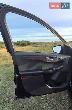 Внедорожник / Кроссовер Ford Escape 2020 в 