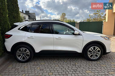 Внедорожник / Кроссовер Ford Escape 2020 в 