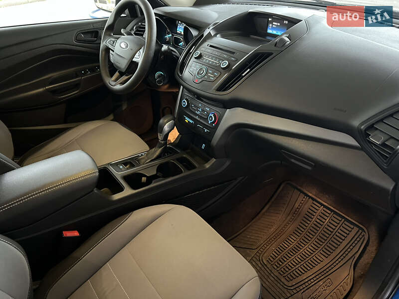 Внедорожник / Кроссовер Ford Escape 2016 в Николаеве