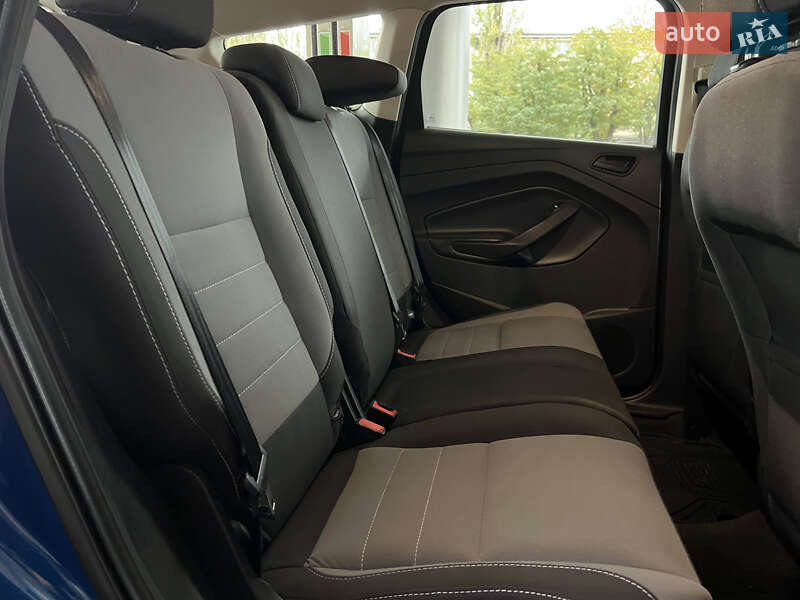 Внедорожник / Кроссовер Ford Escape 2016 в Николаеве