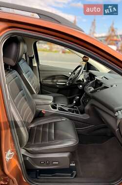 Позашляховик / Кросовер Ford Escape 2016 в 