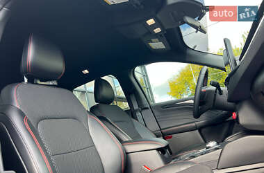 Позашляховик / Кросовер Ford Escape 2023 в 
