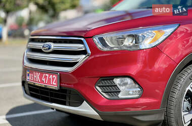 Позашляховик / Кросовер Ford Escape 2018 в 