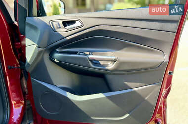 Позашляховик / Кросовер Ford Escape 2018 в 