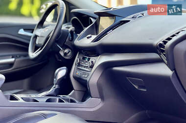 Позашляховик / Кросовер Ford Escape 2018 в 