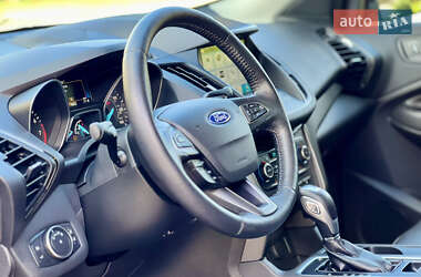 Позашляховик / Кросовер Ford Escape 2018 в 