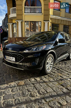 Внедорожник / Кроссовер Ford Escape 2022 в 