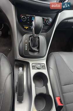 Позашляховик / Кросовер Ford Escape 2016 в 