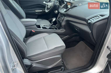 Внедорожник / Кроссовер Ford Escape 2018 в 